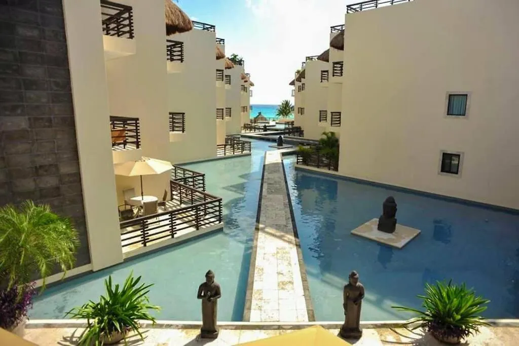 Apartment Sea View Studio: Beachfront Living Playa del Carmen