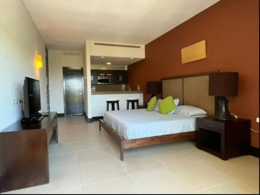 Apartment Sea View Studio: Beachfront Living Playa del Carmen