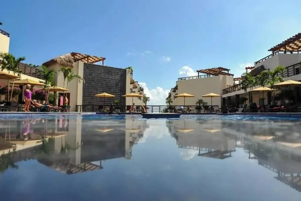 Sea View Studio: Beachfront Living Playa del Carmen